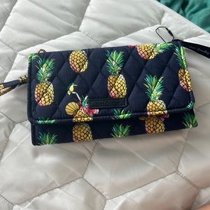 vera bradley wristlet
